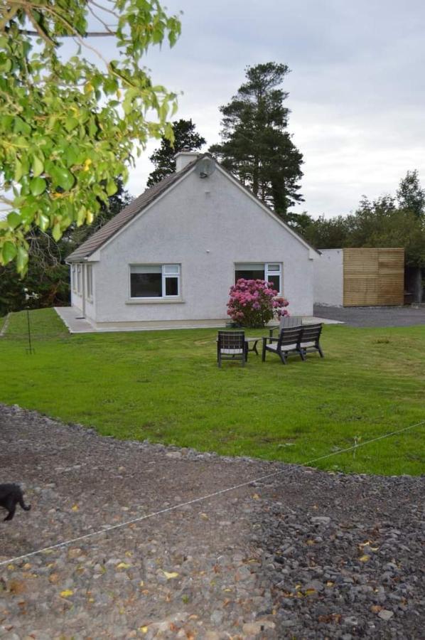 Twin Lake View - Bungalow In Pontoon Foxford Eksteriør bilde